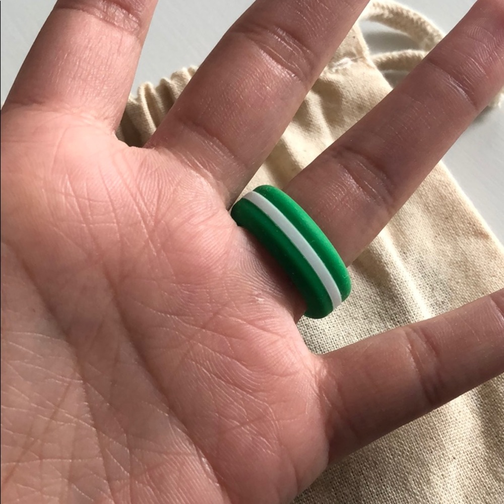 Eagles Kelly Green Men’s Silicone Ring size 13